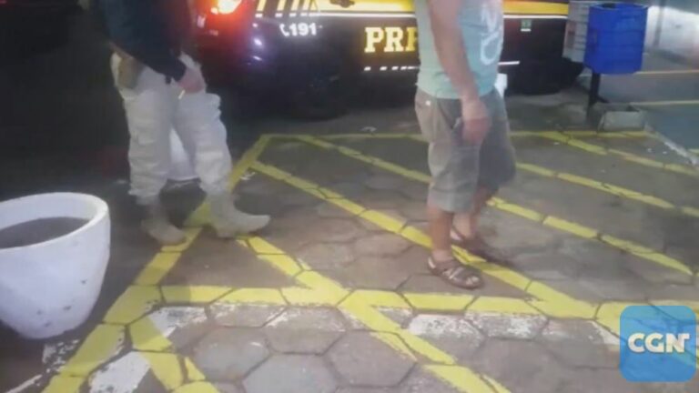 Homem que foi ‘socorrer’ amigo parado pela PRF embriaguez, é preso após teste do bafômetro