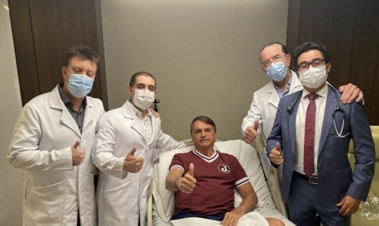 Presidente Jair Bolsonaro tem alta do Hospital Vila Nova Star em São Paulo