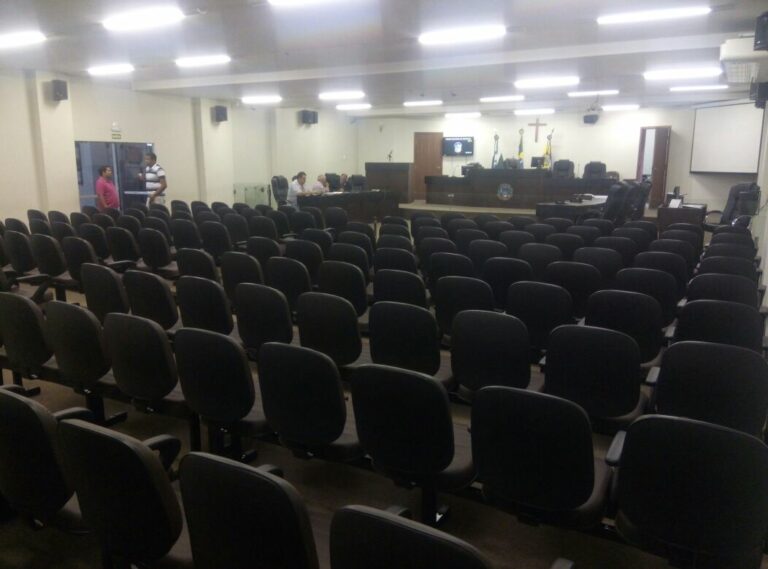 Vereadores votam nesta sexta-feira pedido de cassação do Prefeito Pozzobom