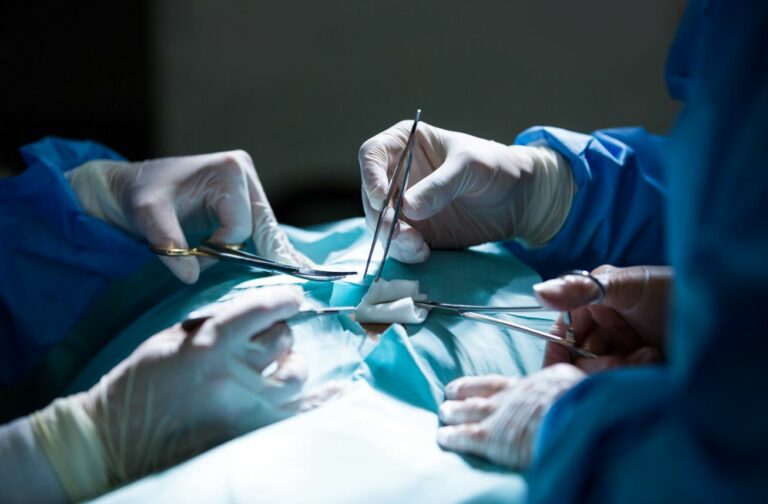 Fã de ‘Grey’s Anatomy’ tem tumor retirado do cérebro enquanto estava acordada