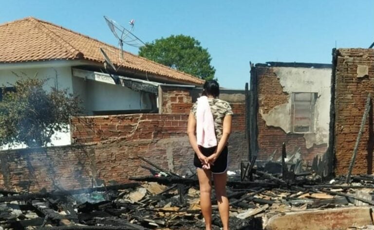Comunidade se mobiliza para ajudar família que perdeu tudo durante incêndio em Umuarama