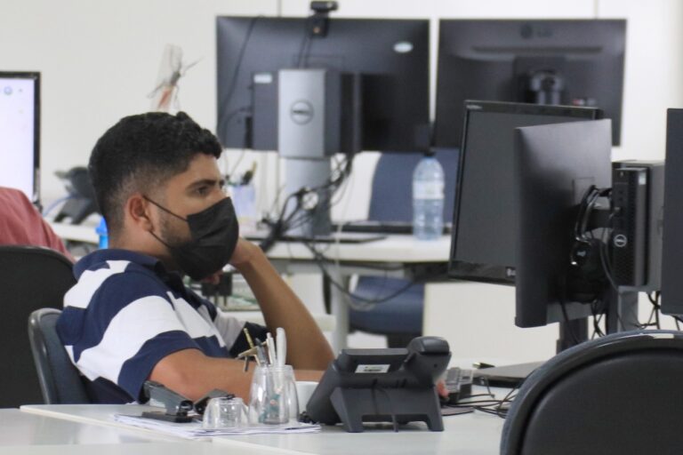 Paranacidade tem vagas de emprego com salários que chegam a R$ 8 mil; confira