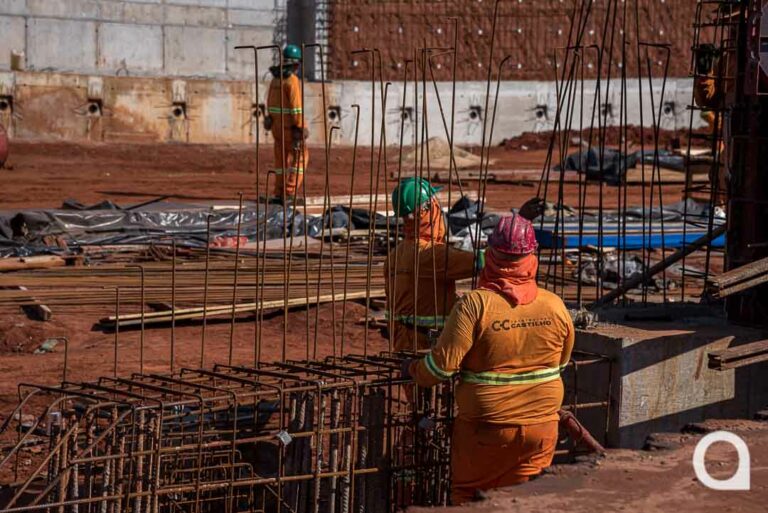 Obras de duplicação da PR-323 exigem cuidados dos motoristas em Umuarama