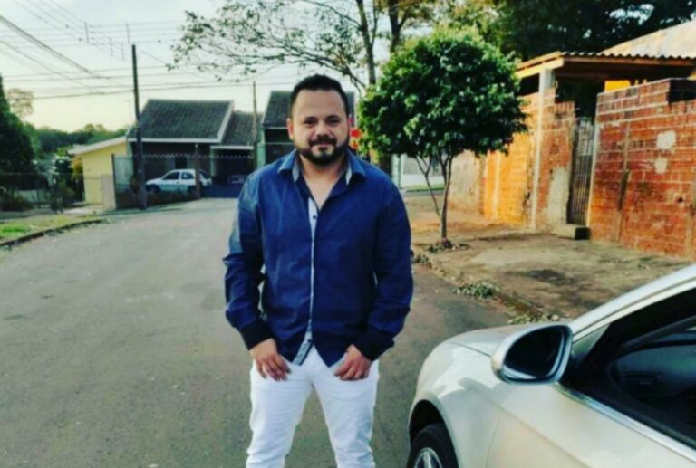 Homem é encontrado morto dentro de piscina e polícia investiga o caso