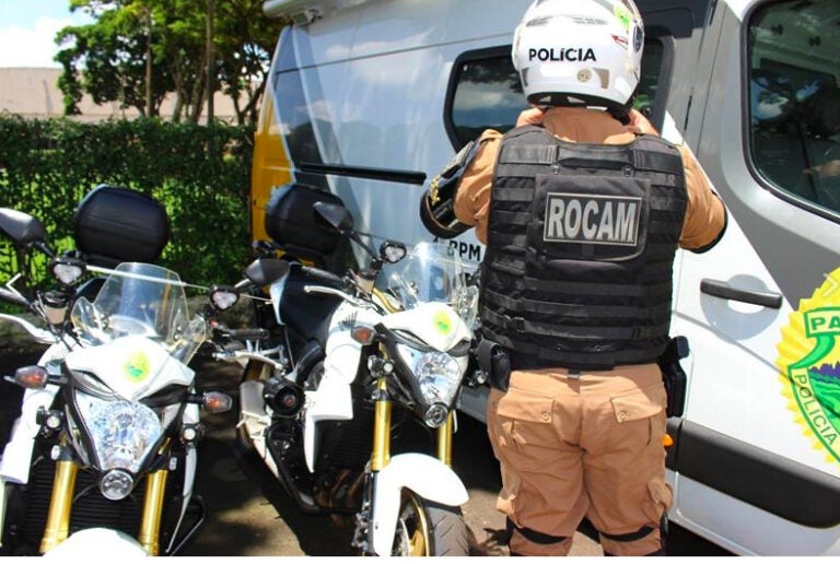 Dois homens com mandados de prisão em aberto são presos pela Rocam