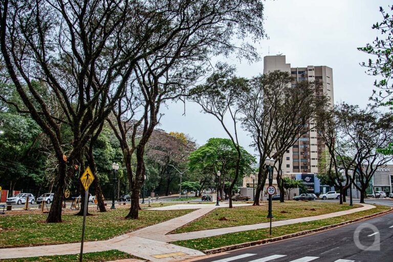 Umuarama: Quarta-feira com céu nublado e pancadas de chuva