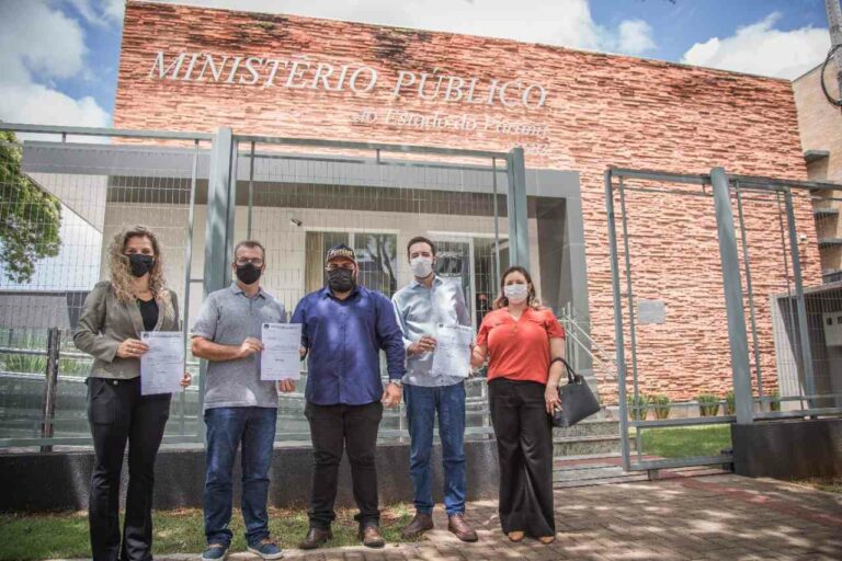 Vereadores da CPI da Covid entregam relatório final ao Ministério Público