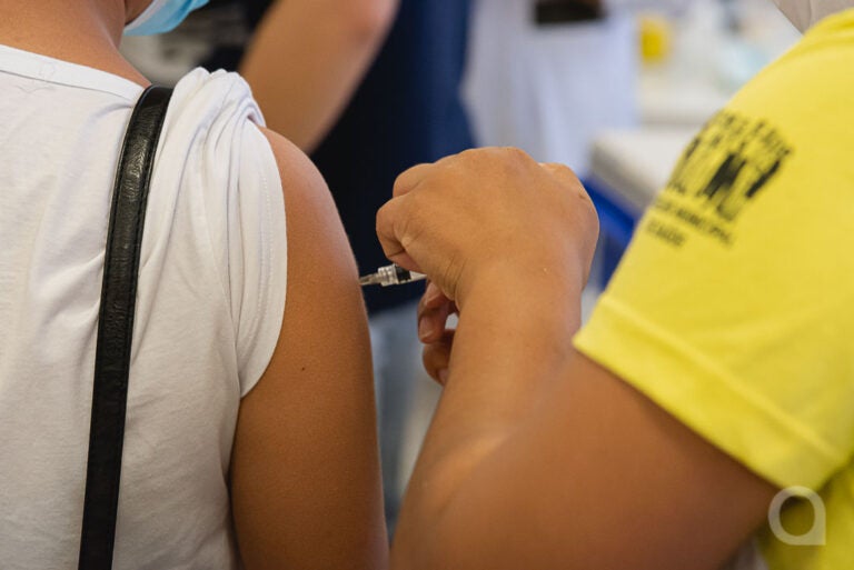 Vacinação contra Covid atenderá crianças e adultos em Umuarama nesta quinta-feira