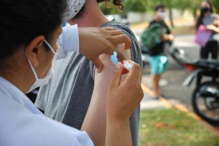 Mais de 20 milhões de vacinas contra Covid-19 foram aplicadas no Paraná