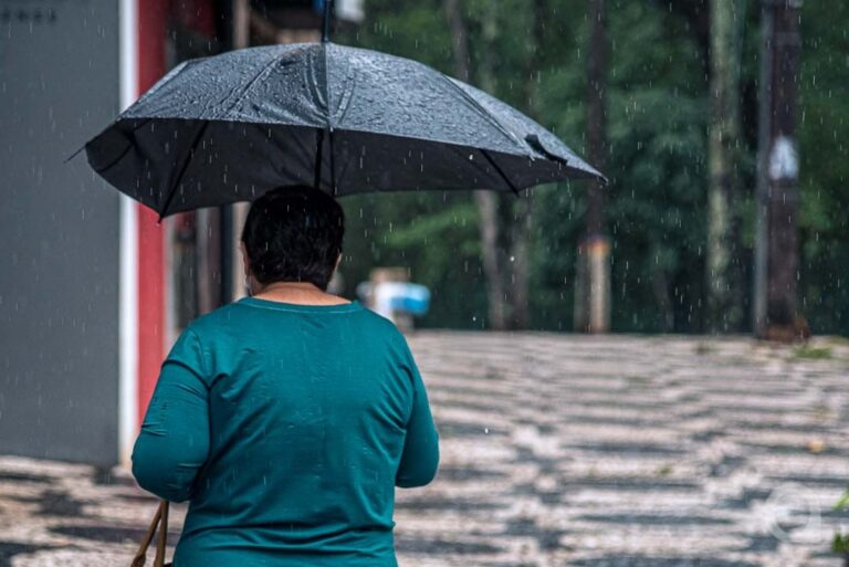 Umuarama: Chuva e temperatura agradável marcam o início do fim de semana