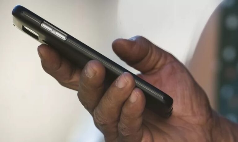 Homem troca fotos íntimas pela internet e perde R$ 3 mil após chantagem de falso delegado