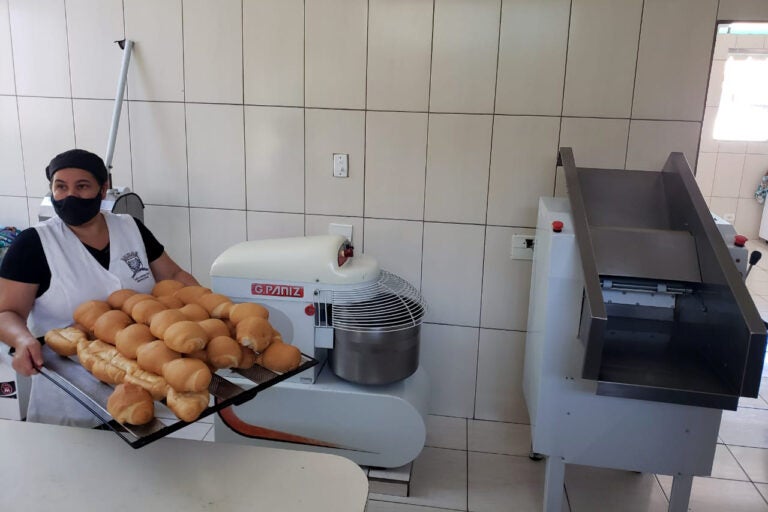 Panificadora social de São Jorge do Patrocínio recebe equipamentos e amplia produção