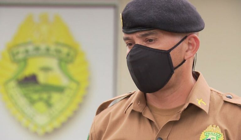 (VÍDEO) Soldado interrompe audiência virtual para salvar criança engasgada com leite