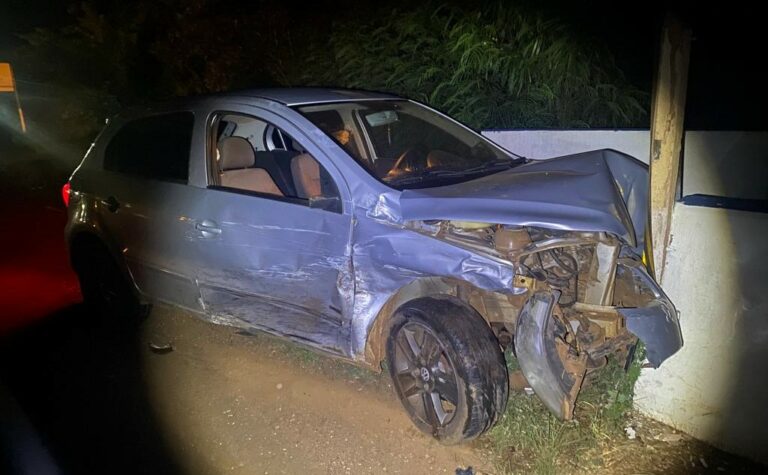 Acidente entre dois veículos deixa uma pessoa ferida na PR-239