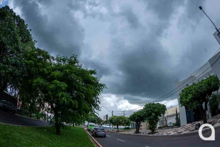 Simepar alerta para possibilidade de temporais em todo Paraná