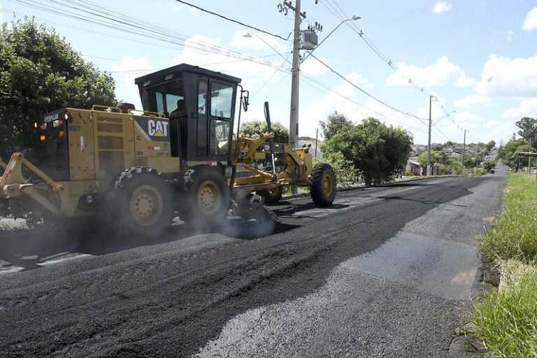 Avenidas Paraná e Junqueira Freire recebem reperfilamento asfáltico