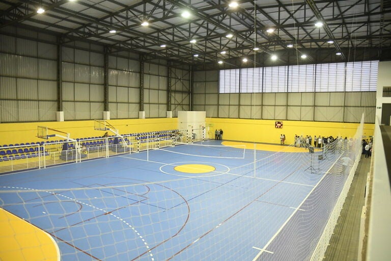 Ginásio de esportes do bairro Sonho Meu é oficialmente entregue à população
