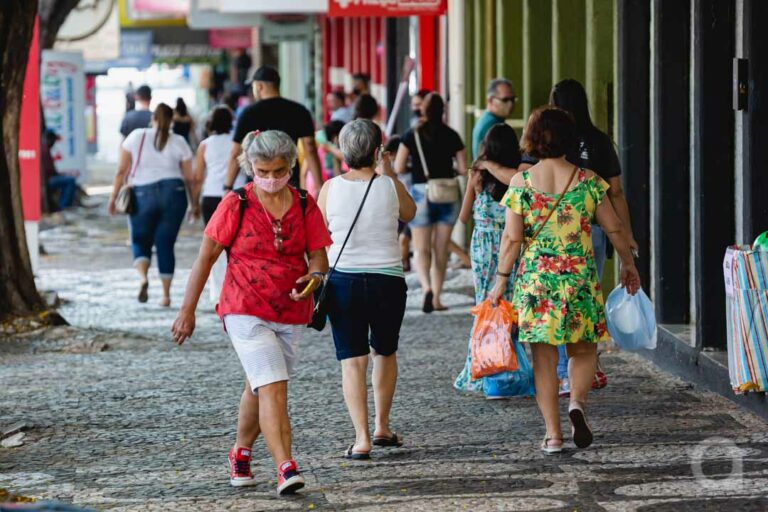 Comércio de Umuarama atenderá consumidores das 9h às 17h neste sábado
