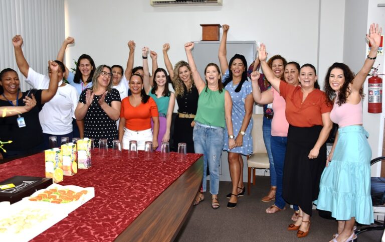 Dia da Mulher: Funcionárias têm café da manhã especial na Câmara de Vereadores