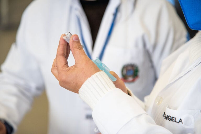 Vacinação contra a Covid atenderá crianças e adultos nesta quarta em Umuarama