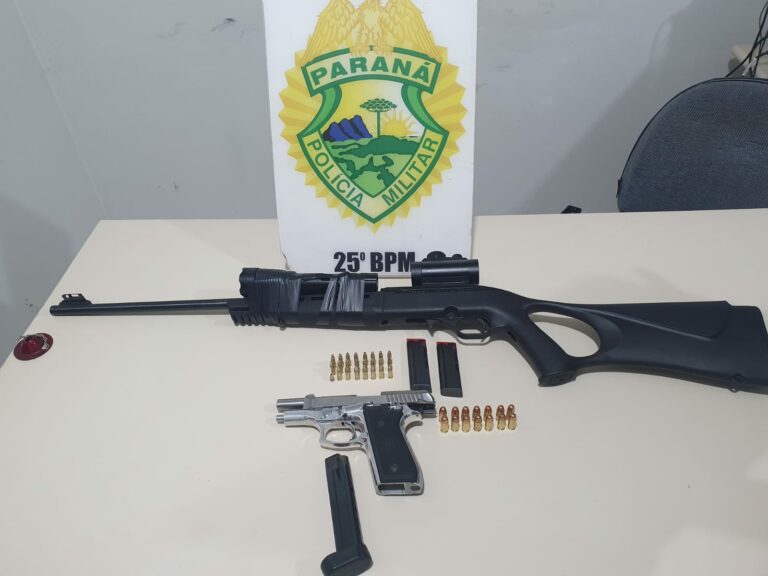 PM flagra motorista embriagado em Umuarama e encontra carabina, pistola e munições