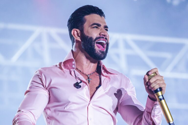 Gusttavo Lima canta 2h40 no primeiro dia de shows da Expo Umuarama 2022