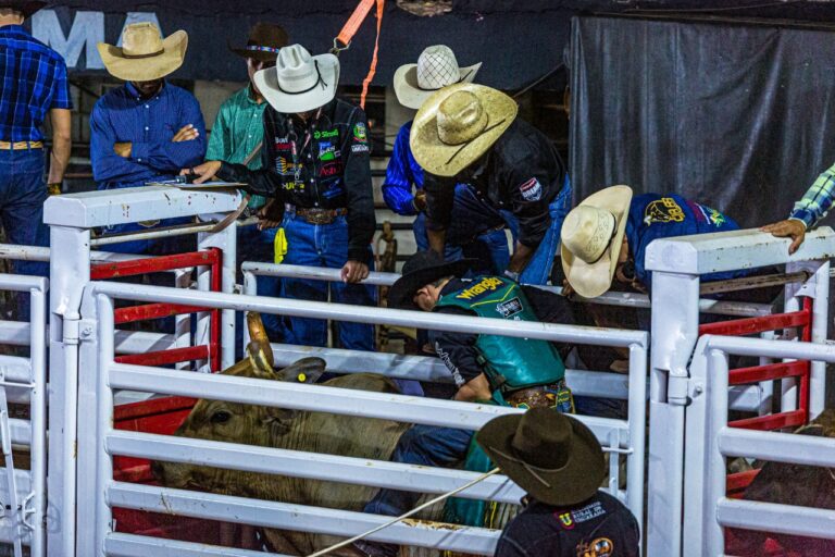 Nata do rodeio nacional inicia disputa pelo título da Expo Umuarama 2022