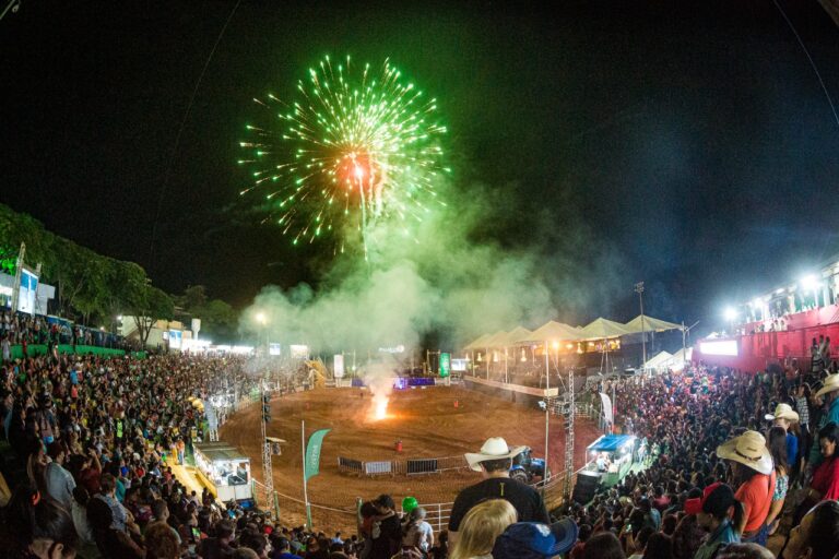 Rodeio vai começar às 19h neste domingo de encerramento da Expo Umuarama