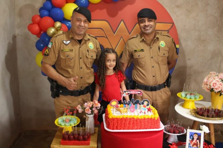 PM participa de festa de aniversário de menina que é fã da corporação em Perobal