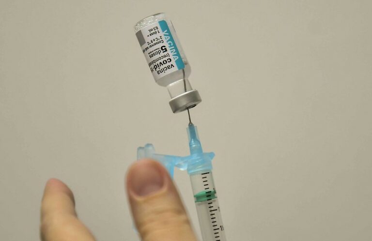 Umuarama aplica a 4ª dose da vacina contra Covid em idosos com 80 anos ou mais