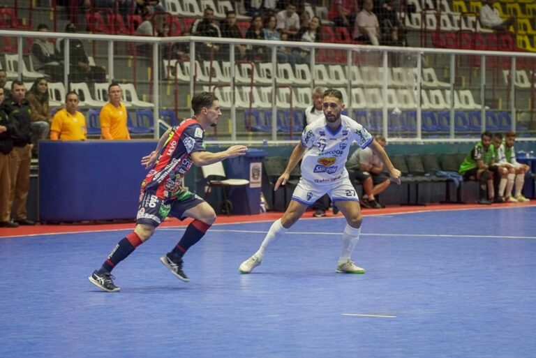 Umuarama Futsal é goleado por 4 a 0 pelo atual campeão Cascavel