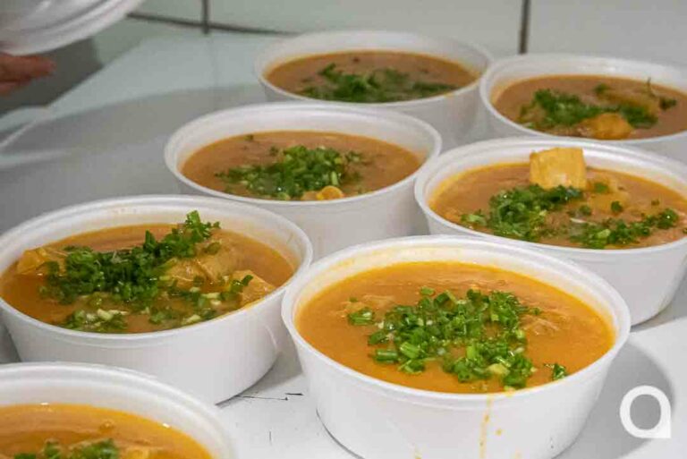 Caldo de Mocotó e buraco quente fazem sucesso em lanchonete de Umuarama