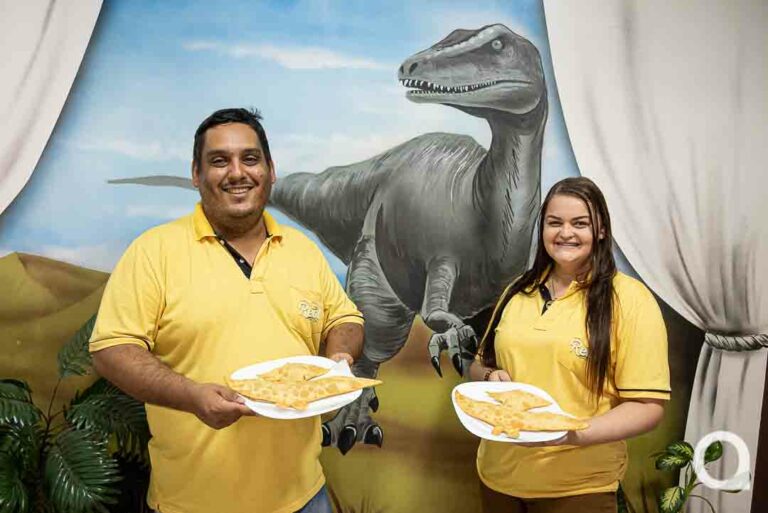 Pastel em formato de dinossauro é a sensação de panificadora em Cruzeiro do Oeste