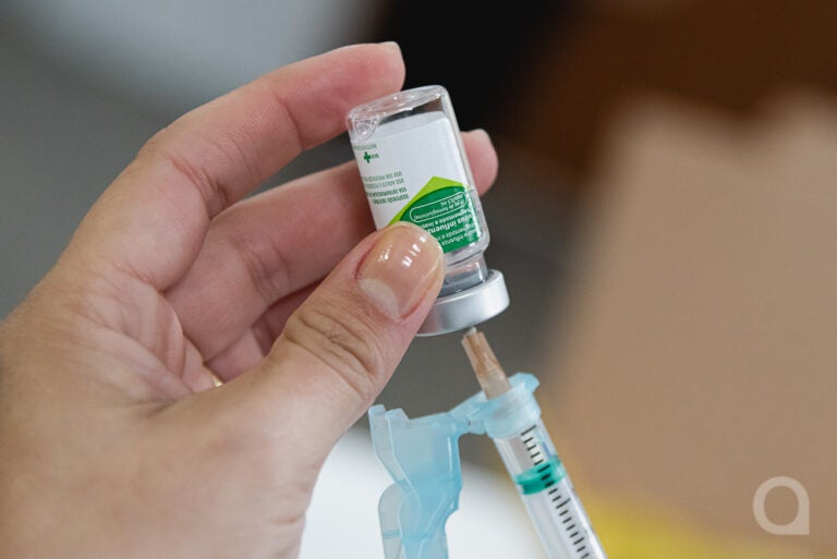 Mais 619 mil doses da vacina contra a gripe chegam ao Paraná