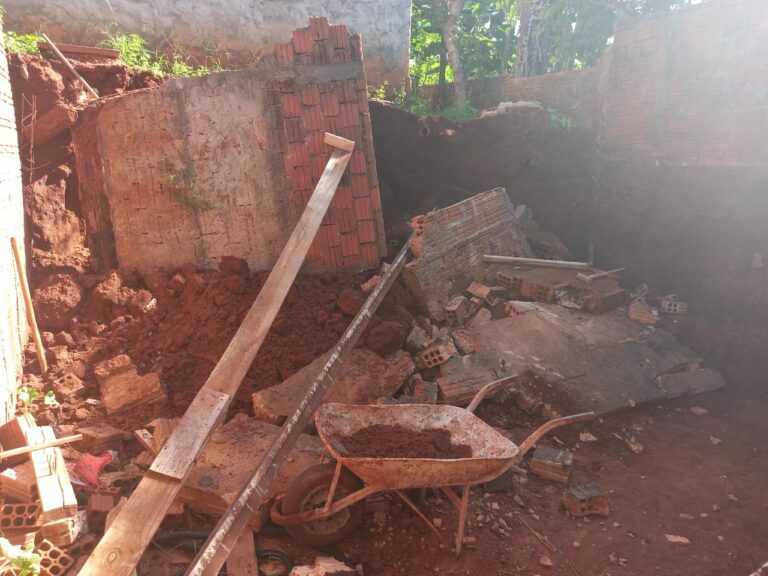 Trabalhador sofre TCE grave após queda de muro em obra no Parque Jabuticabeiras