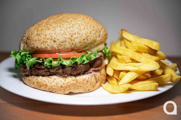 Figueiredo celebra 8 anos e oferece combo de Fraldinha Burger por apenas R$ 22