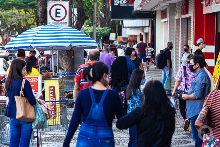 Comércio de Umuarama atenderá até as 13h neste sábado