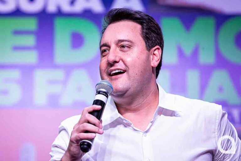 Ratinho Júnior anuncia a construção de 450 moradias em Umuarama