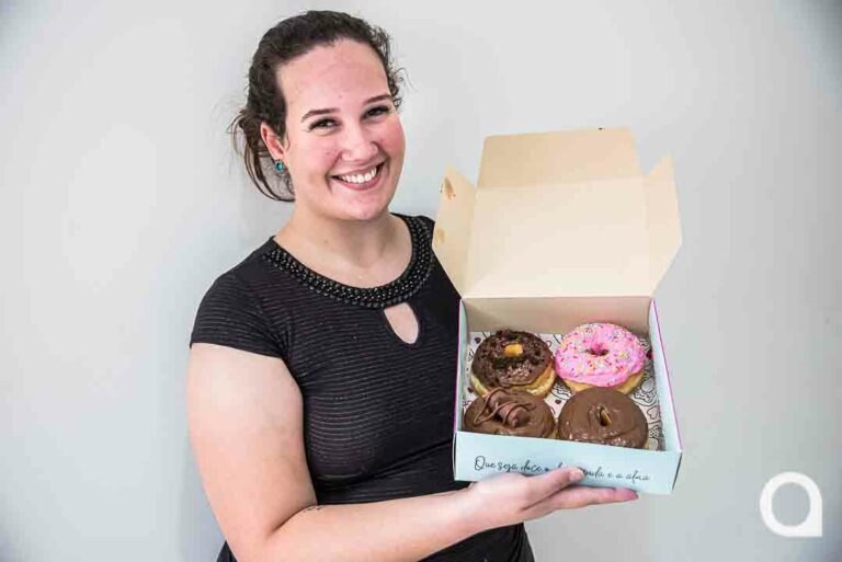 Produção e venda de Donuts tornam-se fonte de renda para moradora de Umuarama