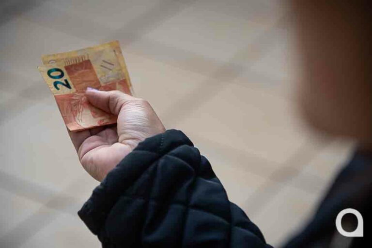 Barraco: Mulheres se estapeiam por causa de dívida de R$ 20