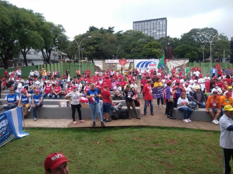 Delegações de Umuarama participam de evento da CUT em comemoração ao Dia do Trabalhador
