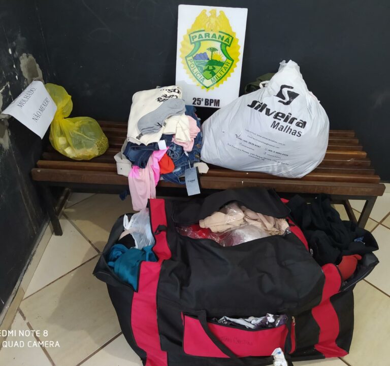 Polícia Militar localiza sacola com calças jeans furtadas de loja em Umuarama