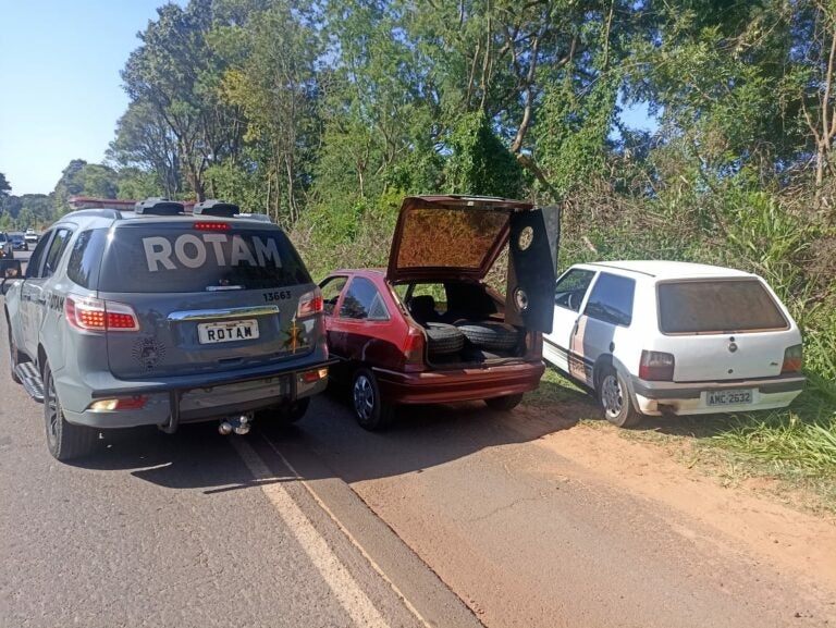 Policiais da Rotam apreendem carga de pneus contrabandeados em Perobal