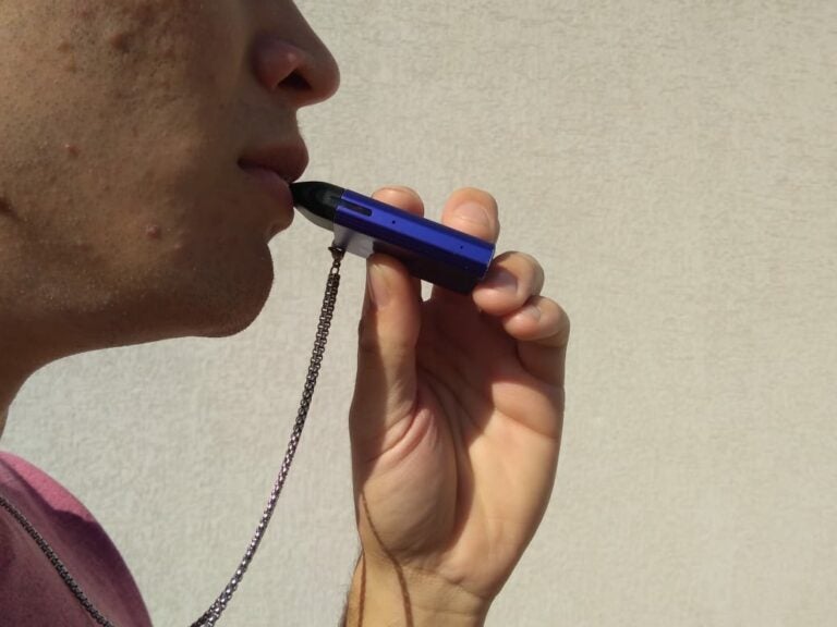 Cigarro eletrônico: mania entre os jovens reacende a discussão sobre o tabagismo