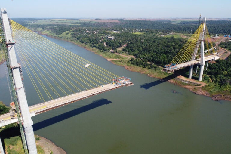 Brasil e Paraguai estão a 100 metros de unir-se pela segunda ponte em Foz do Iguaçu