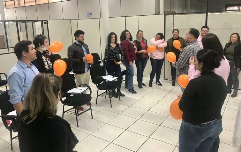 Umuarama: Funcionários da Agência do Trabalhador participam de palestras sobre atendimento