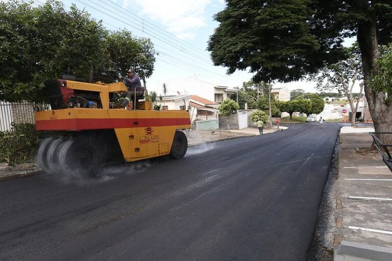 Zona V está recebendo recape asfáltico; trabalho deve ficar pronto ainda nesta semana