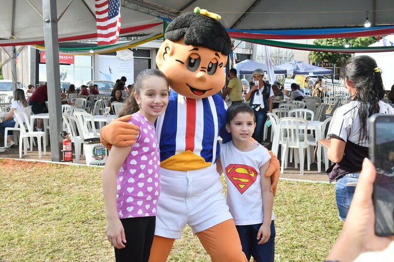 Umuaraminha anima a festa com a criançada no aniversário de Umuarama