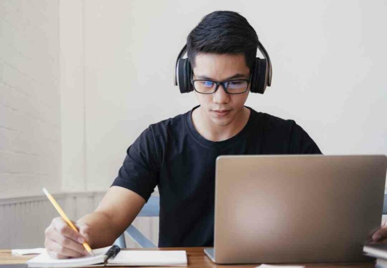Inscrições para curso gratuito online de espanhol para alunos e comunidade escolar estão abertas