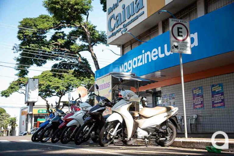 Umuaramenses sentem a necessidade por mais vagas para motos no centro da cidade